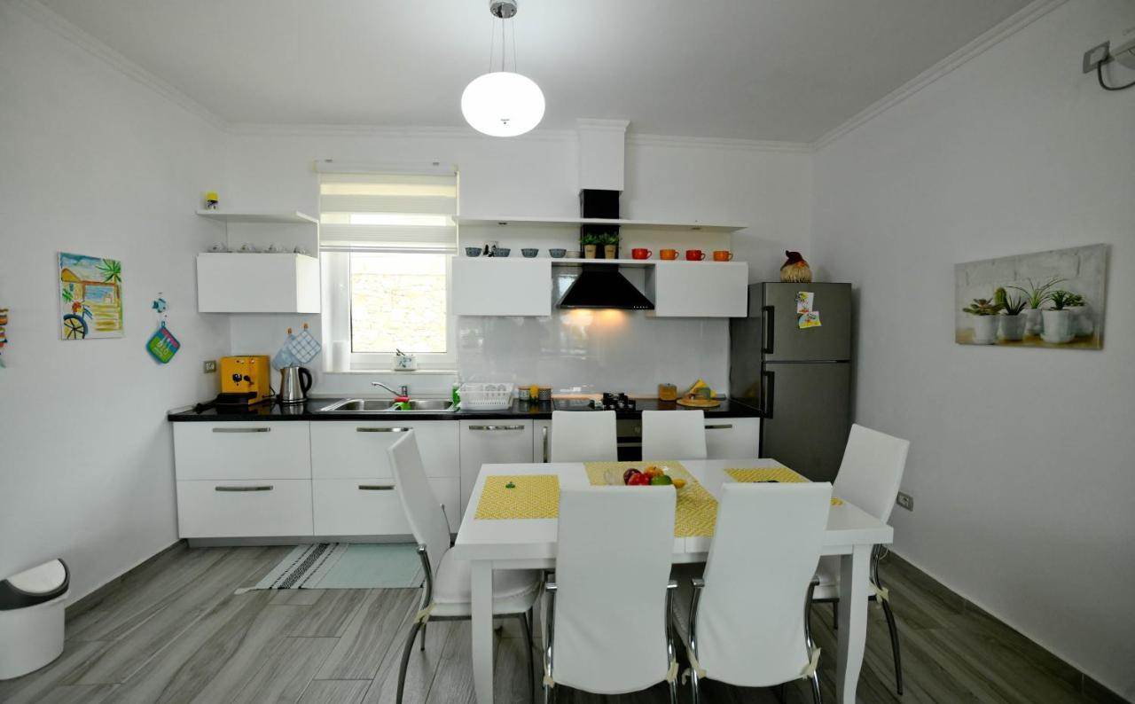 Vila Rina At Aquamarine Residence Vlore Bagian luar foto